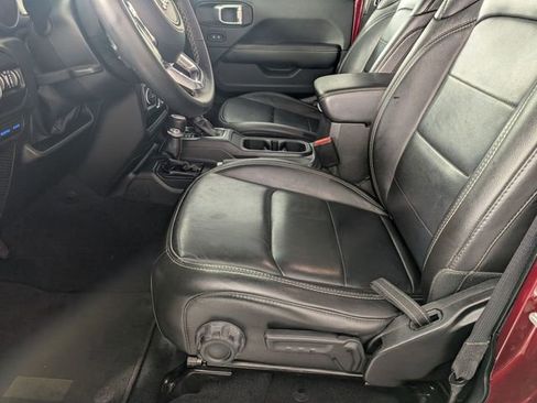 Used 2022 Jeep Wrangler Unlimited Sahara image 12