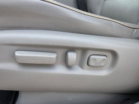 Used 2010 Honda Pilot Touring image 11