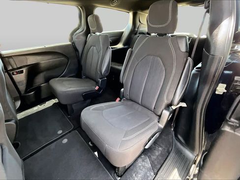 Used 2021 Chrysler Pacifica Touring w/ S Appearance Package FWD image 20