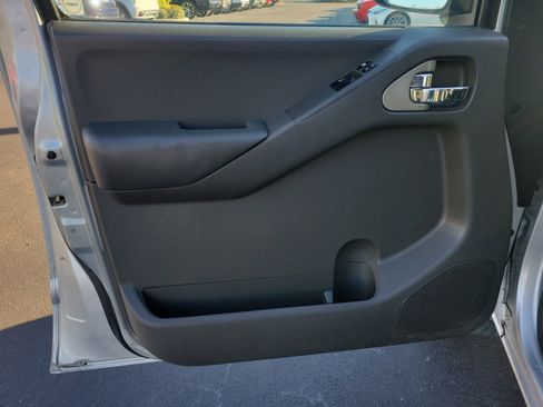 Used 2014 Nissan Frontier SV w/ SV Value Truck Package image 10