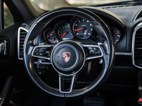 Used 2018 Porsche Cayenne Platinum Edition image 8