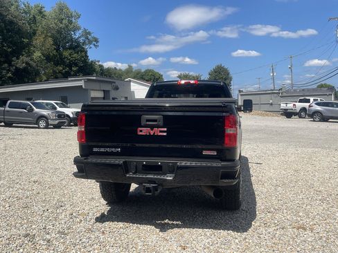 Used 2017 GMC Sierra 2500 SLT w/ All-Terrain HD Package AWD/4WD image 6