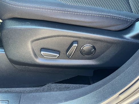 Used 2017 Ford Explorer XLT w/ Equipment Group 201A FWD image 17