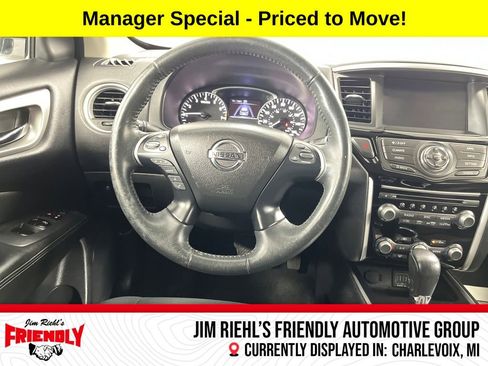 Used 2018 Nissan Pathfinder SV image 13