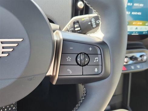 Used 2025 MINI Cooper 2-Door Hardtop image 21