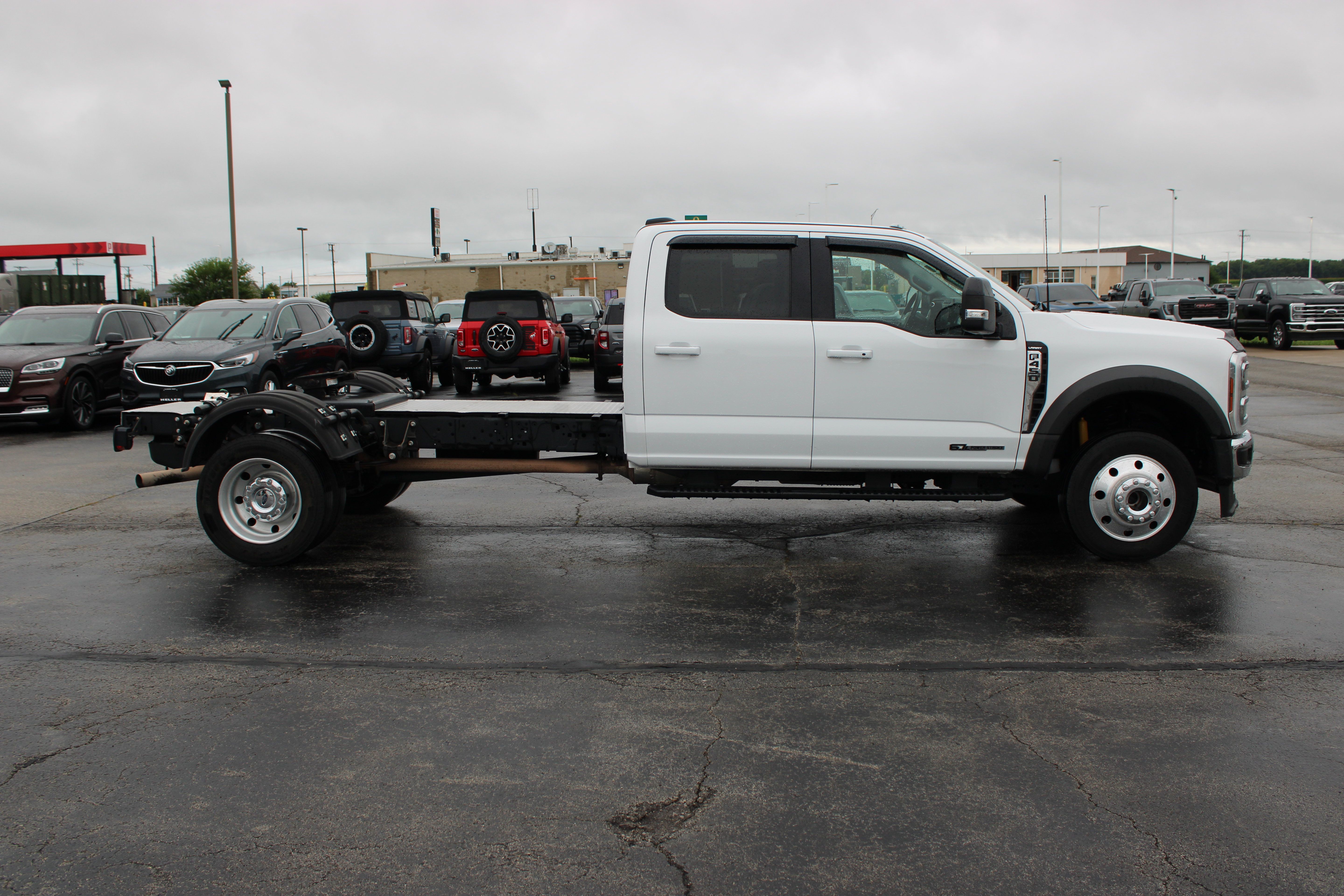 Used 2024 Ford F450 Lariat AWD/4WD image 9