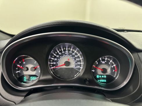 Used 2011 Chrysler 200 Limited image 38