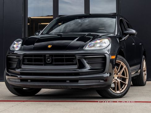Certified 2023 Porsche Macan AWD/4WD image 1