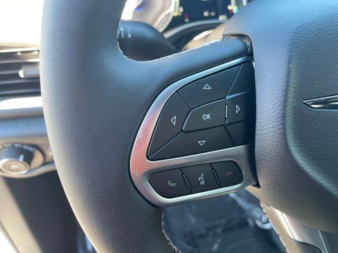 New 2026 Chrysler Pacifica Select image 8