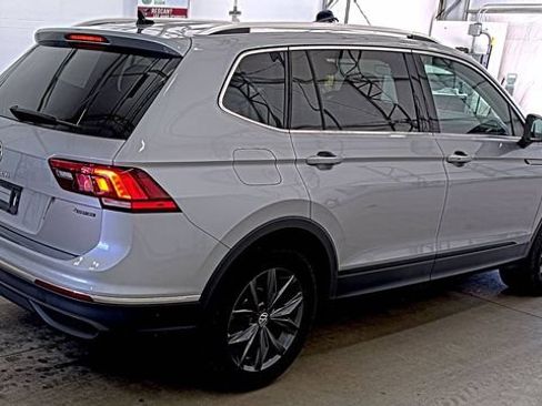 Used 2022 Volkswagen Tiguan SE AWD/4WD image 3