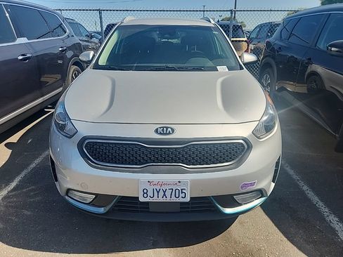 Used 2019 Kia Niro LX FWD image 2