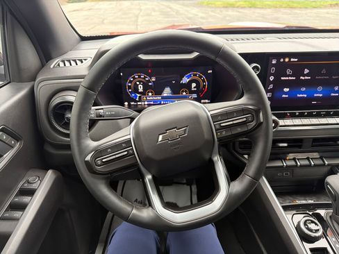 Used 2025 Chevrolet Colorado Trail Boss image 13