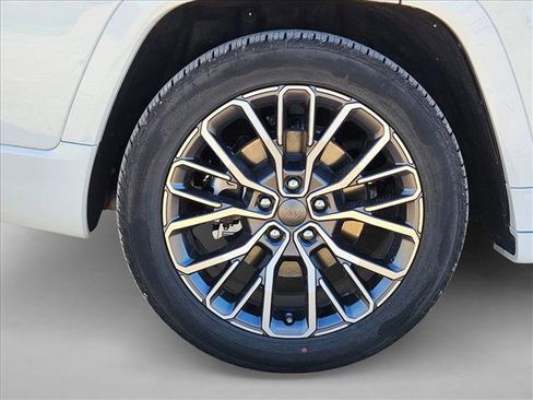 Used 2025 Jeep Grand Cherokee L Summit image 21