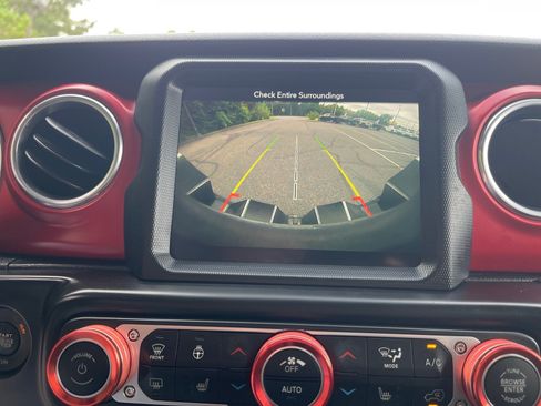 Used 2018 Jeep Wrangler Unlimited Rubicon AWD/4WD image 6