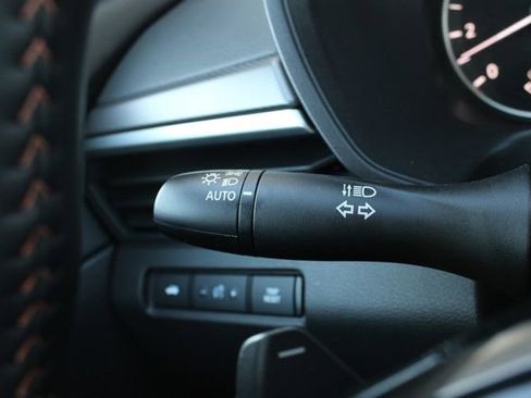 Used 2025 Nissan Altima 2.5 SR FWD image 10
