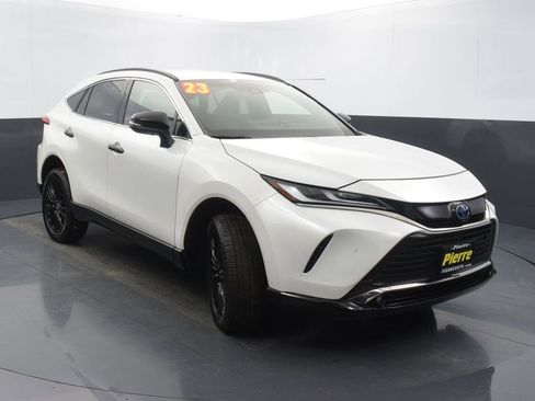 Used 2023 Toyota Venza Nightshade image 3