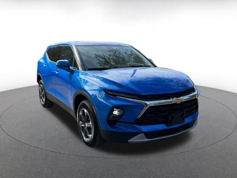 Used 2025 Chevrolet Blazer LT image 1