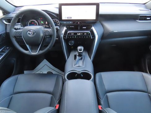 Used 2024 Toyota Venza XLE image 13