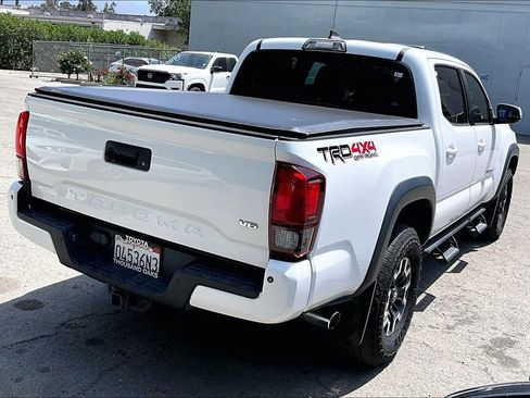 Used 2019 Toyota Tacoma TRD Off-Road w/ Technology Package AWD/4WD image 4