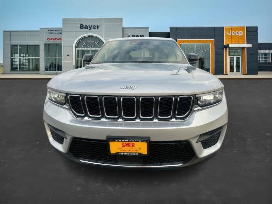 New 2025 Jeep Grand Cherokee Laredo X w/ Trailer Tow Package AWD/4WD image 8