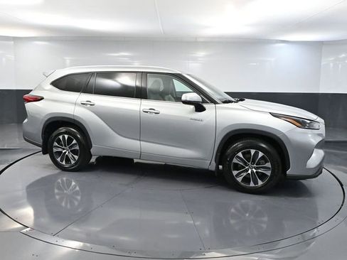 Used 2021 Toyota Highlander XLE image 4