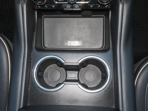 Used 2022 GMC Yukon SLT w/ SLT Luxury Package AWD/4WD image 25