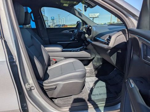 Used 2026 Chevrolet Traverse LT AWD/4WD image 3