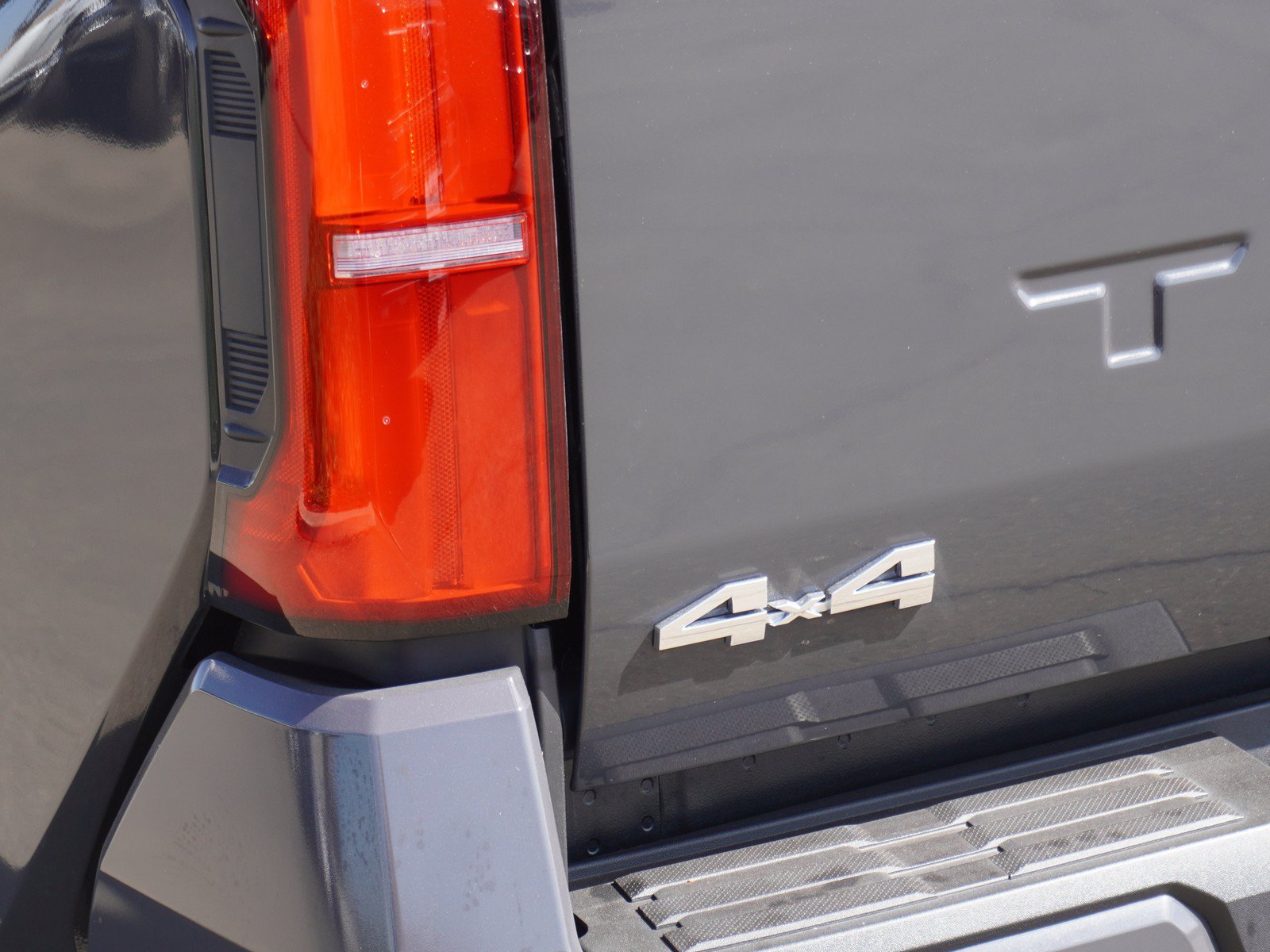 Used 2025 Toyota Tacoma SR5 AWD/4WD image 11