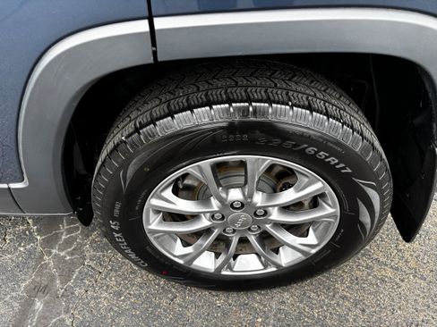Used 2020 Jeep Cherokee Latitude Plus w/ Comfort/Convenience Group AWD/4WD image 9