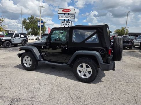 Used 2017 Jeep Wrangler Sport w/ Connectivity Group AWD/4WD image 11
