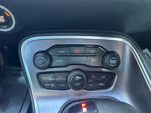 Used 2018 Dodge Challenger SXT w/ Blacktop Package image 32