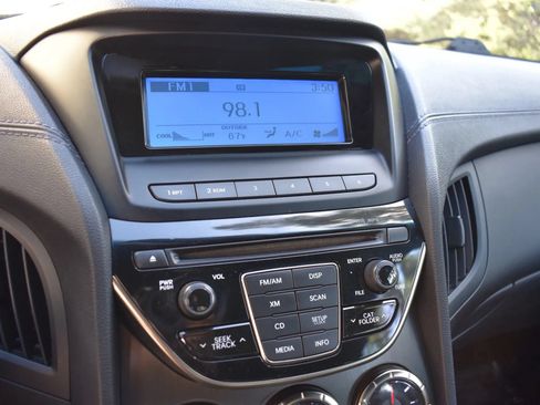 Used 2013 Hyundai Genesis 2.0T RWD image 12