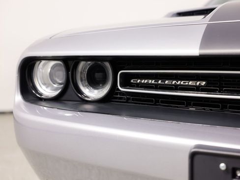 Used 2018 Dodge Challenger SXT image 4