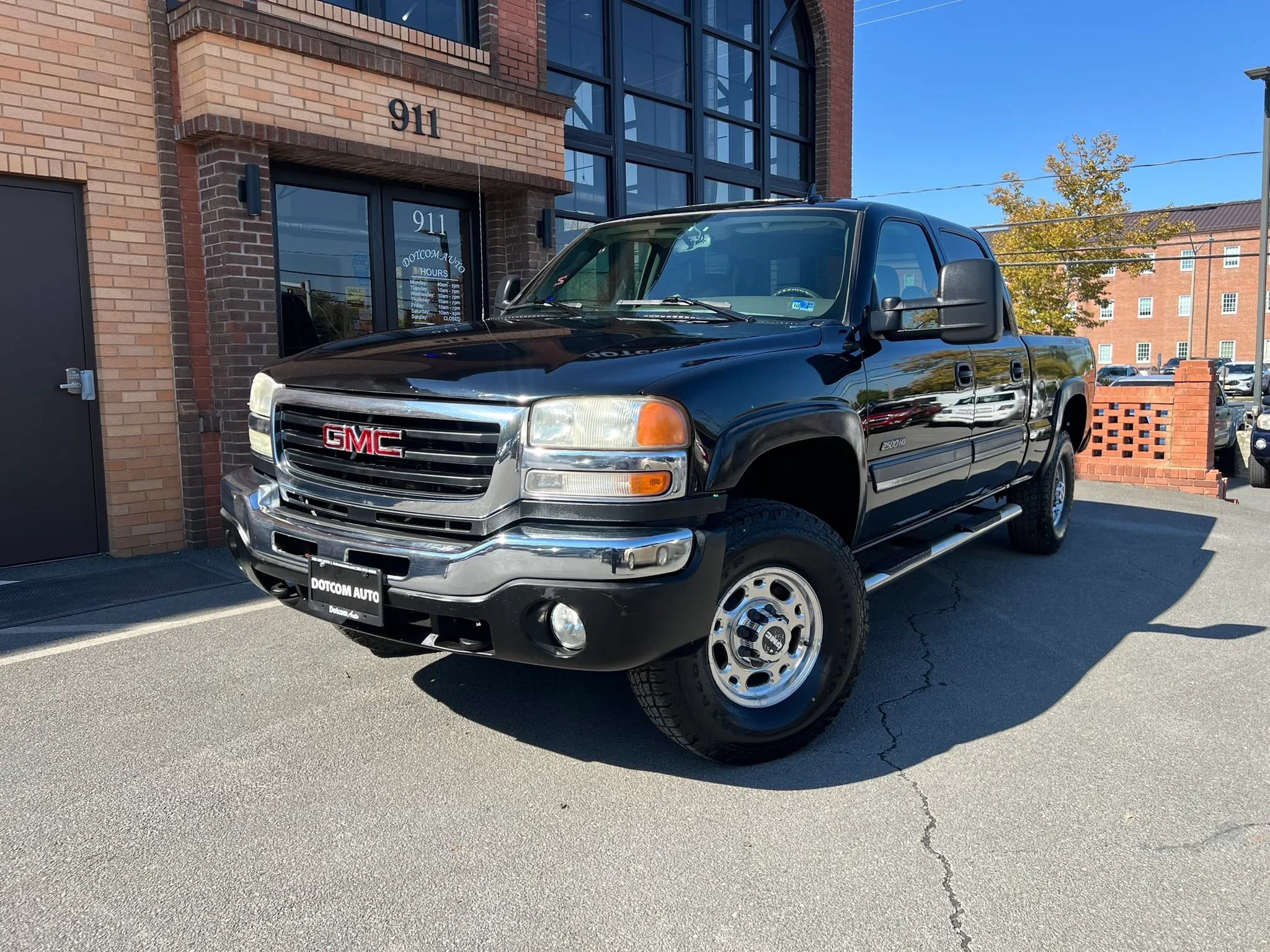 Used 2007 GMC Sierra 2500 SLE w/ Onstar Plus Package AWD/4WD image 2