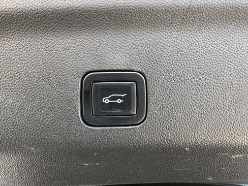 Used 2022 GMC Yukon AT4 image 52