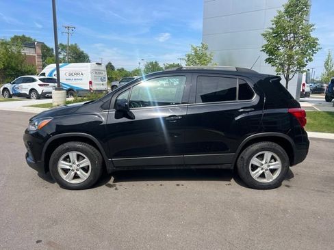 Used 2020 Chevrolet Trax LT w/ LT Convenience Package AWD/4WD image 8