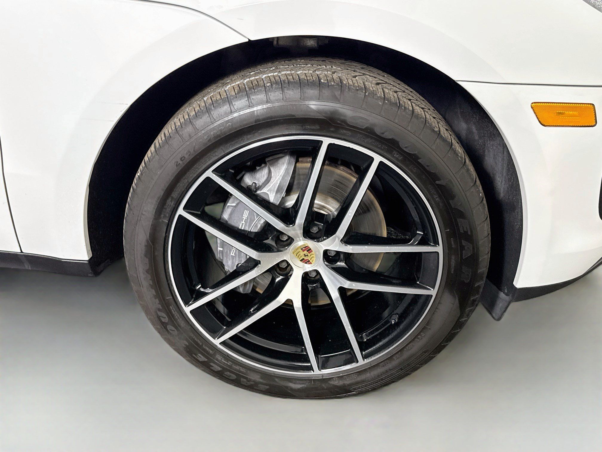 Used 2024 Porsche Macan w/ Premium Plus Package AWD/4WD image 32