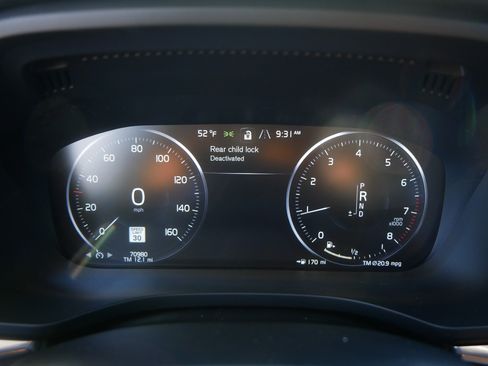 Used 2019 Volvo XC60 T5 Momentum w/ Multimedia Package image 36