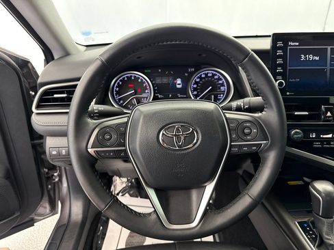 Used 2022 Toyota Camry XLE FWD image 25