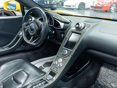 Used 2015 McLaren 650S Spider RWD image 13