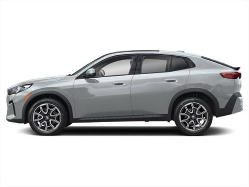 New 2026 BMW X2 xDrive28i w/ Technology Package AWD/4WD image 3