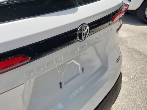 Used 2024 Toyota Grand Highlander AWD Hybrid image 6