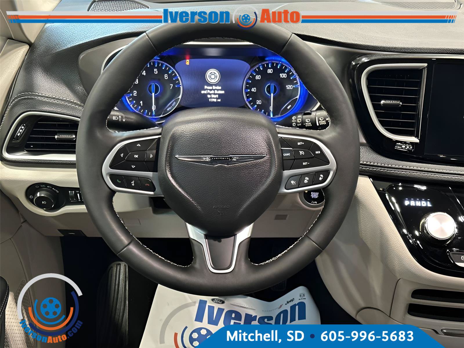 Used 2024 Chrysler Pacifica Touring-L AWD/4WD image 28