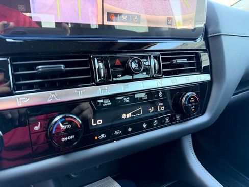 New 2026 Nissan Pathfinder SL w/ SL Premium Package AWD/4WD image 22