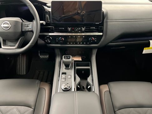 New 2026 Nissan Pathfinder Platinum AWD/4WD image 13