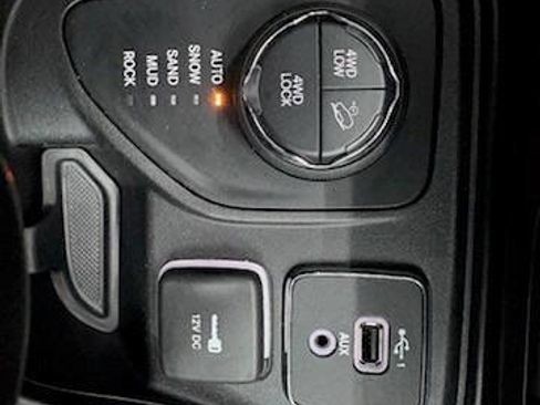 Used 2019 Jeep Compass Trailhawk image 18