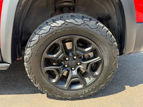 Used 2019 Jeep Cherokee Trailhawk w/ Trailer Tow Group image 11