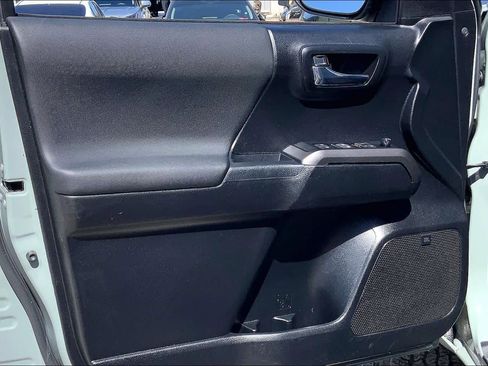 Used 2022 Toyota Tacoma TRD Off-Road w/ TRD Premium Off Road Package image 21