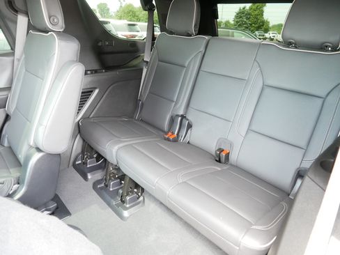 Used 2025 Chevrolet Tahoe Premier AWD/4WD image 38