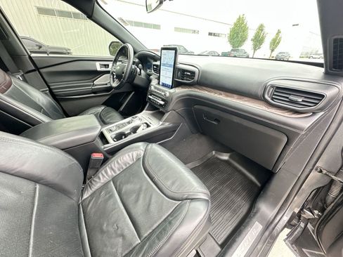 Used 2020 Ford Explorer Platinum w/ Premium Technology Package AWD/4WD image 30